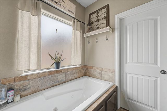 7114 Devonshire Avenue, Springdale, AR 72762