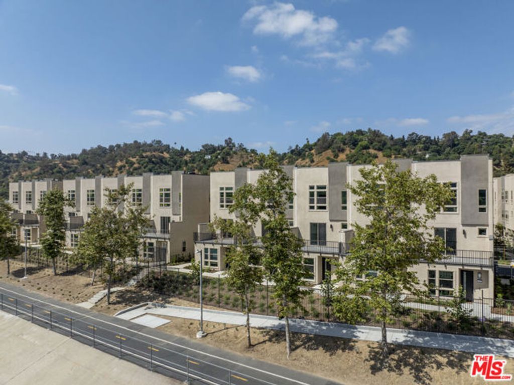 2700 N Current Way, Los Angeles, CA 90031