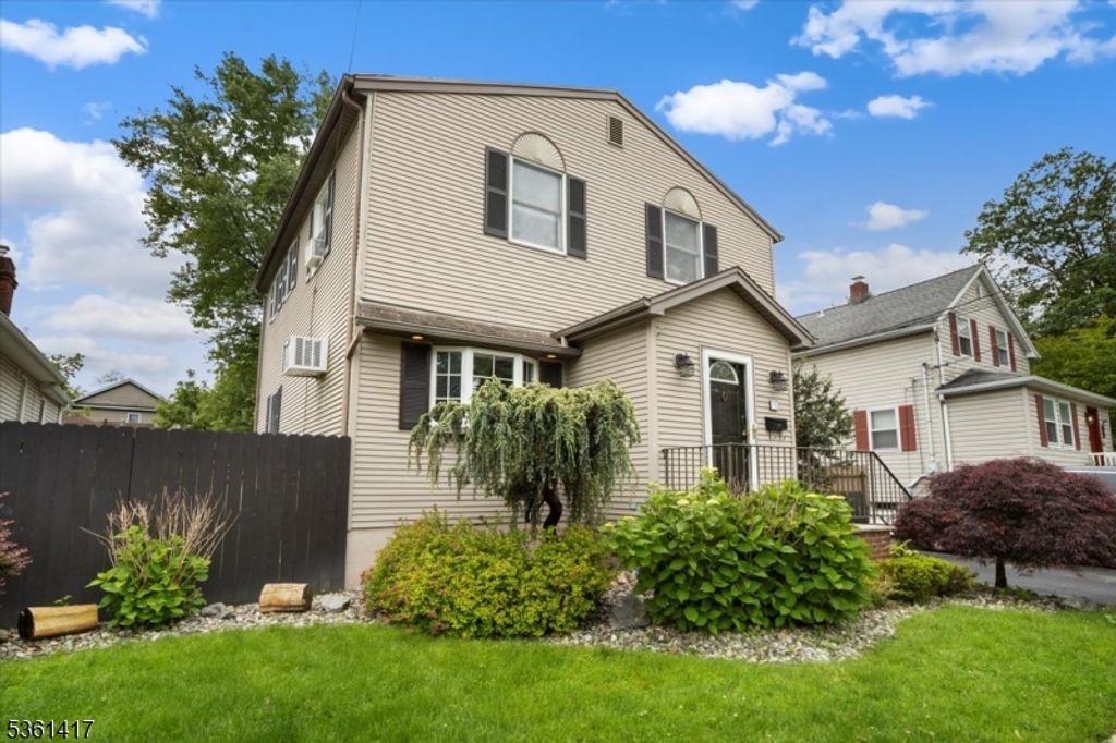 35 Glendale Dr, Hillsdale Boro, NJ 07642