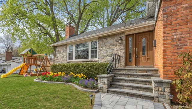 61 Devon Road, Bronxville, NY 10708