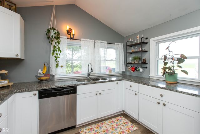 3691 N Us 421, Whitestown, IN 46075