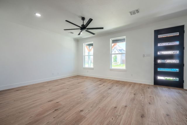 2633 Tanager Street, Fort Worth, TX 76118