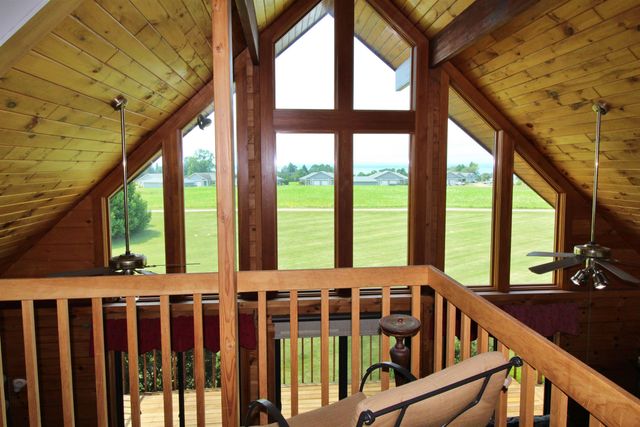 8 Maynard Court, Grand Isle, VT 05458