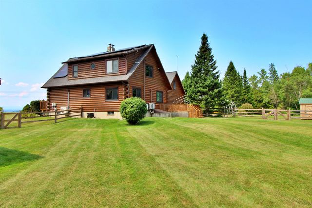 8 Maynard Court, Grand Isle, VT 05458