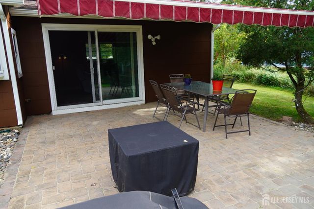 5 Summit Avenue, Manalapan, NJ 07726