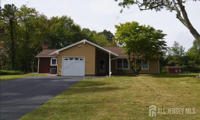 5 Summit Avenue, Manalapan, NJ 07726