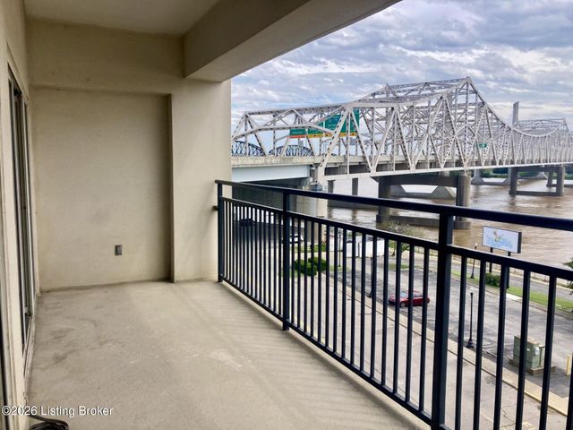 1 Riverpointe Plaza APT 517, Jeffersonville, IN 47130
