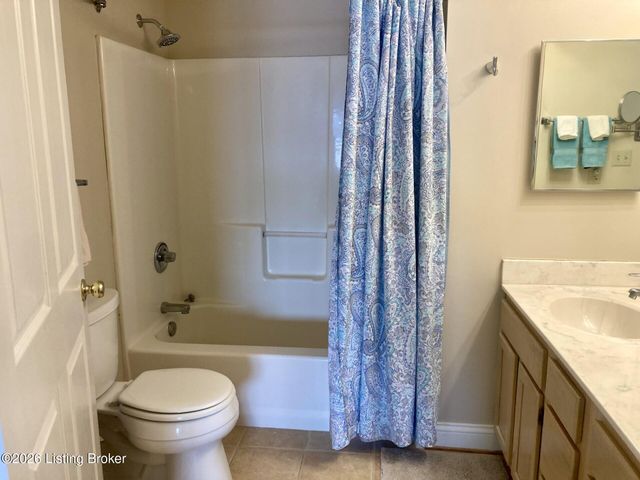 1 Riverpointe Plaza APT 517, Jeffersonville, IN 47130