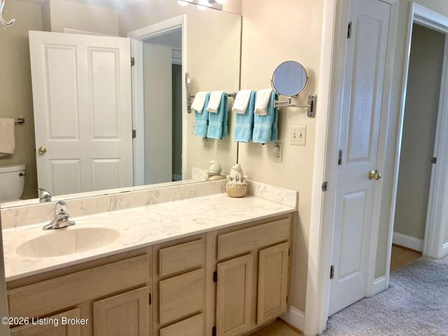 1 Riverpointe Plaza APT 517, Jeffersonville, IN 47130