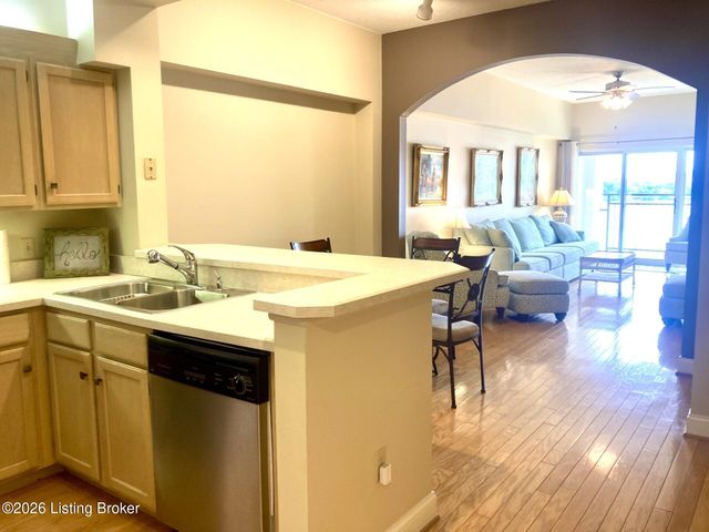 1 Riverpointe Plaza APT 517, Jeffersonville, IN 47130