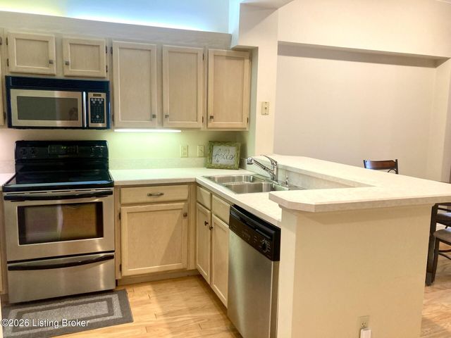 1 Riverpointe Plaza APT 517, Jeffersonville, IN 47130