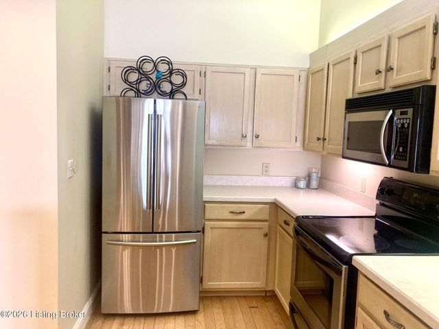 1 Riverpointe Plaza APT 517, Jeffersonville, IN 47130