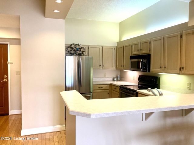1 Riverpointe Plaza APT 517, Jeffersonville, IN 47130