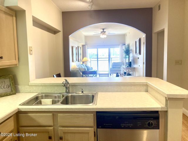 1 Riverpointe Plaza APT 517, Jeffersonville, IN 47130
