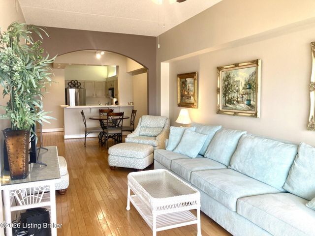 1 Riverpointe Plaza APT 517, Jeffersonville, IN 47130