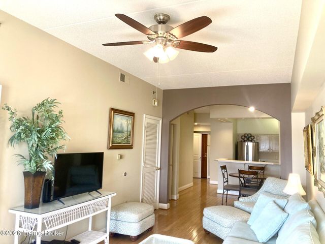 1 Riverpointe Plaza APT 517, Jeffersonville, IN 47130
