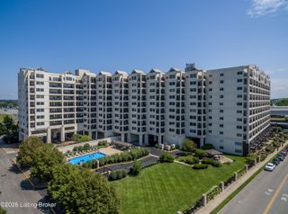 1 Riverpointe Plaza APT 517, Jeffersonville, IN 47130