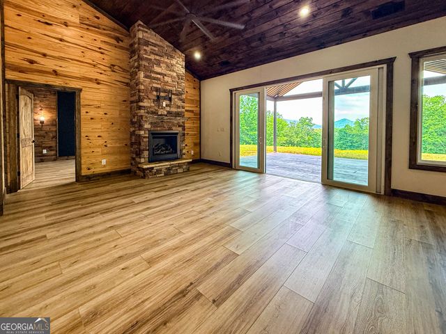 402 Lovelace Road, Clarkesville, GA 30523