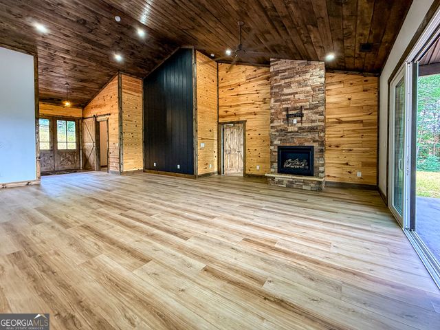 402 Lovelace Road, Clarkesville, GA 30523