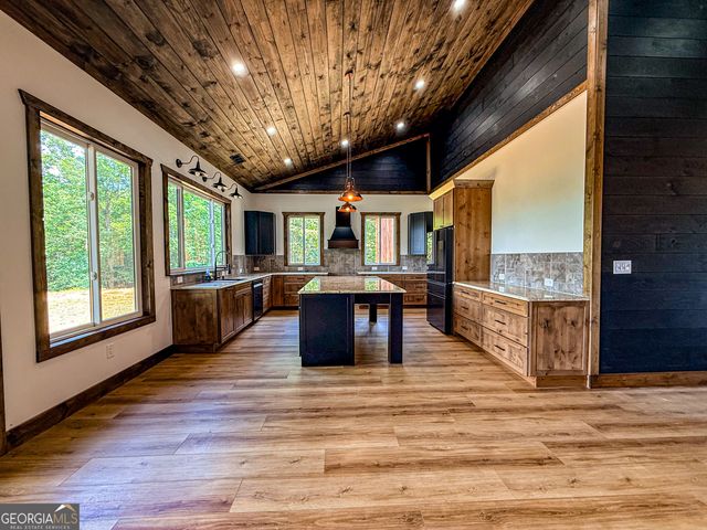 402 Lovelace Road, Clarkesville, GA 30523