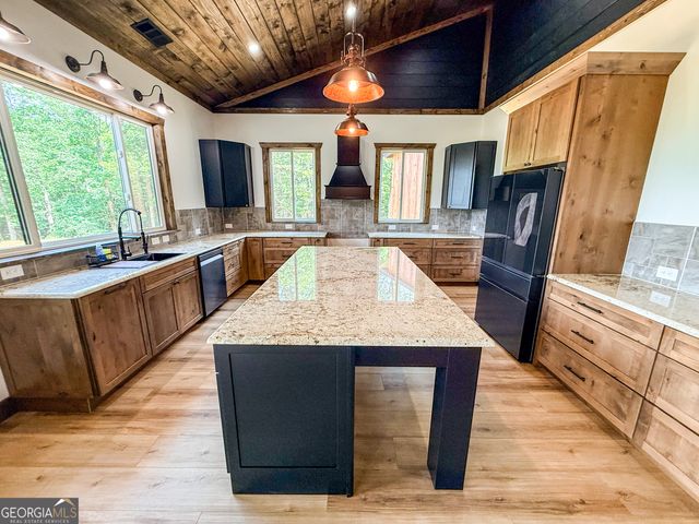 402 Lovelace Road, Clarkesville, GA 30523