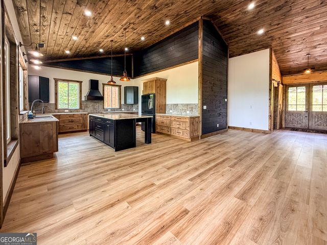 402 Lovelace Road, Clarkesville, GA 30523