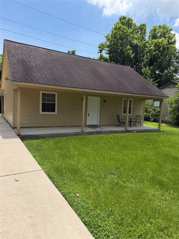 1005 E Main Street, Tomball, TX 77375