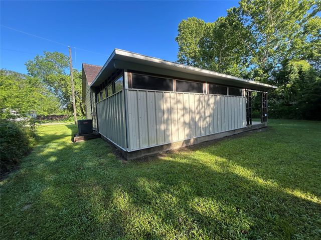 1005 E Main Street, Tomball, TX 77375