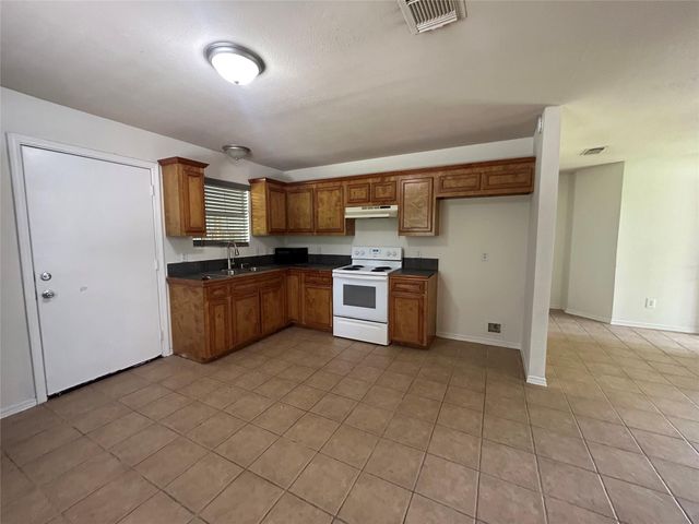 1005 E Main Street, Tomball, TX 77375