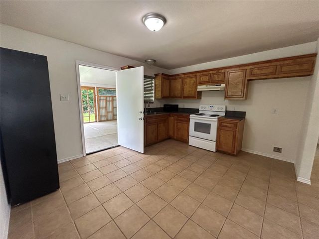 1005 E Main Street, Tomball, TX 77375