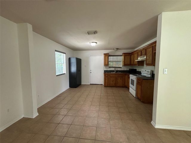 1005 E Main Street, Tomball, TX 77375
