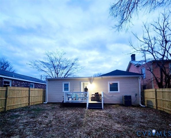 1027 Farmer St, Petersburg, VA 23803