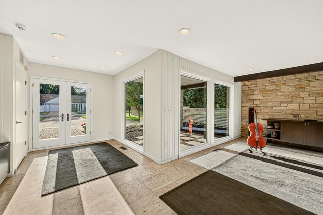 1061 Plummer Lane SW, Rochester, MN 55902