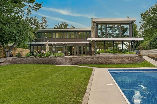 1061 Plummer Lane SW, Rochester, MN 55902
