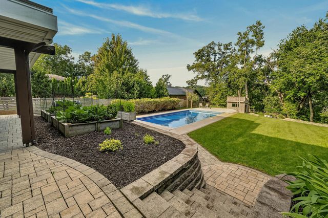 1061 Plummer Lane SW, Rochester, MN 55902