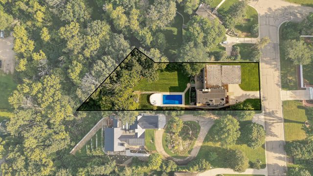 1061 Plummer Lane SW, Rochester, MN 55902