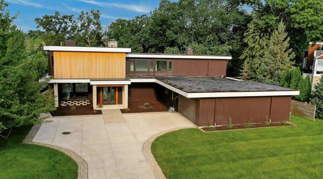 1061 Plummer Lane SW, Rochester, MN 55902