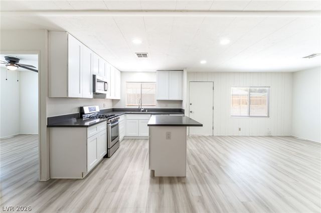 6437 Delphinium Avenue, Las Vegas, NV 89108
