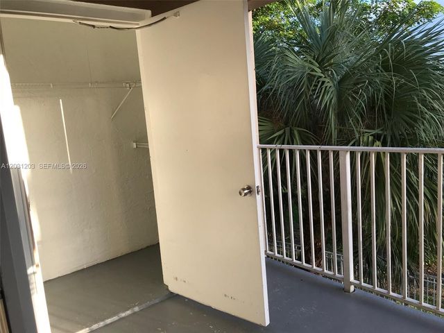 15780 SW 106th Terrace 306, Miami, FL 33196
