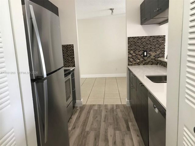 15780 SW 106th Terrace 306, Miami, FL 33196