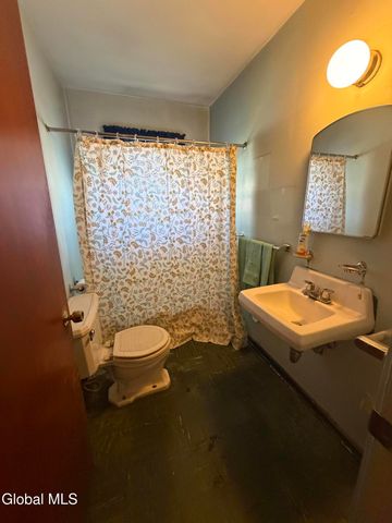1062 6th Street, Rotterdam, NY 12303