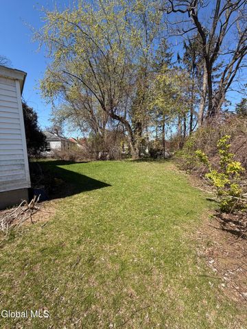 1062 6th Street, Rotterdam, NY 12303