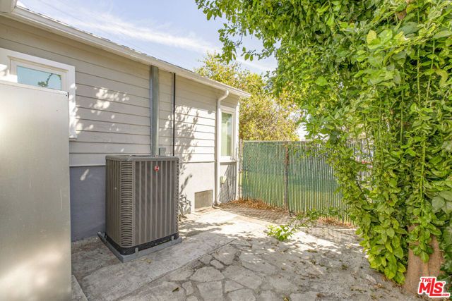 715 S Lake Street, Burbank, CA 91502