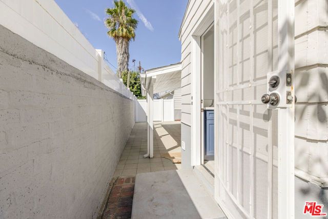 715 S Lake Street, Burbank, CA 91502