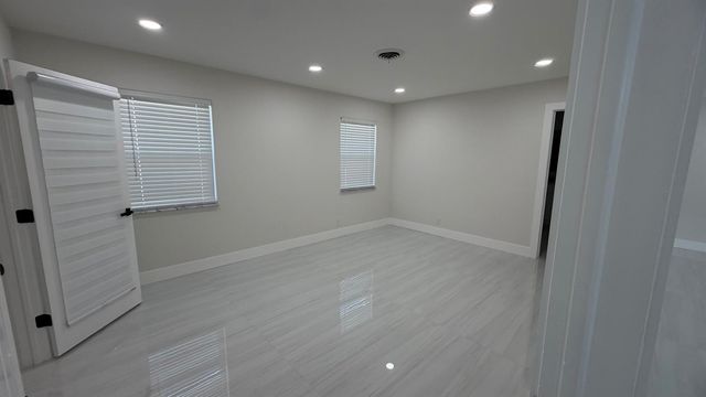 2521 NE 45th Street, Lighthouse Point, FL 33064