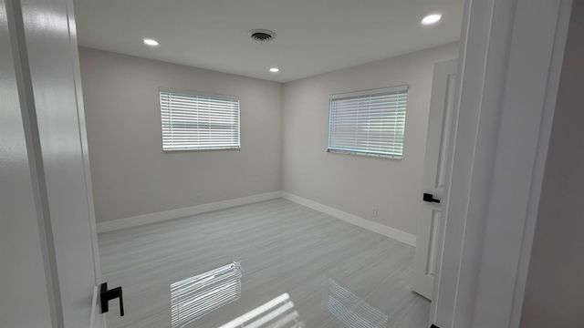 2521 NE 45th Street, Lighthouse Point, FL 33064