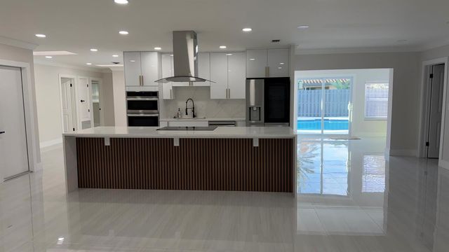 2521 NE 45th Street, Lighthouse Point, FL 33064