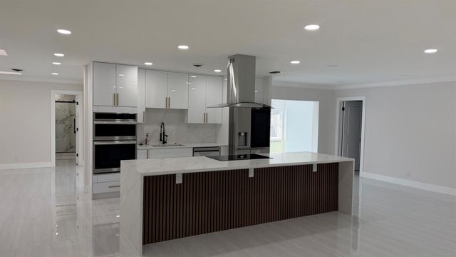 2521 NE 45th Street, Lighthouse Point, FL 33064