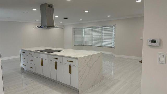 2521 NE 45th Street, Lighthouse Point, FL 33064