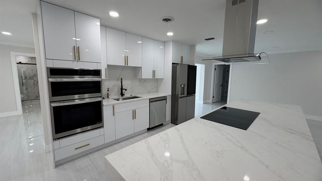 2521 NE 45th Street, Lighthouse Point, FL 33064
